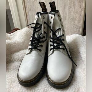 NWT Dr Martens Women's Patent Leather Boots